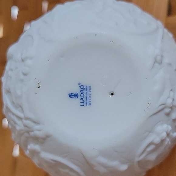 2008 LLADRO CHRISTMAS BALL W/TWO BEAUTIFUL DOVES ON TOP! - Picture 6 of 7